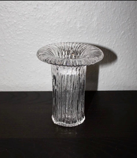 Glasvas möjligen Iittala