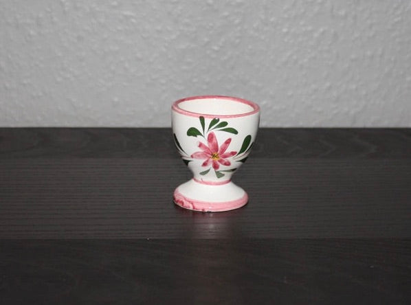 Handmålad äggkopp med blomdekor