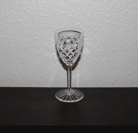Vitvinsglas med fasetter