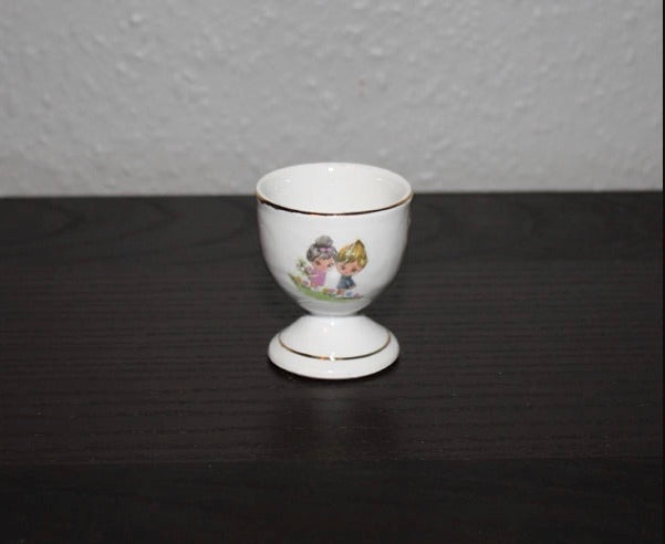Äggkopp med blomdekor